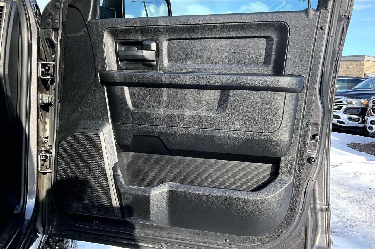 2021 RAM 1500 Classic Night Edition Quad | 6Seat | Liner Cover | 4X4 Photo