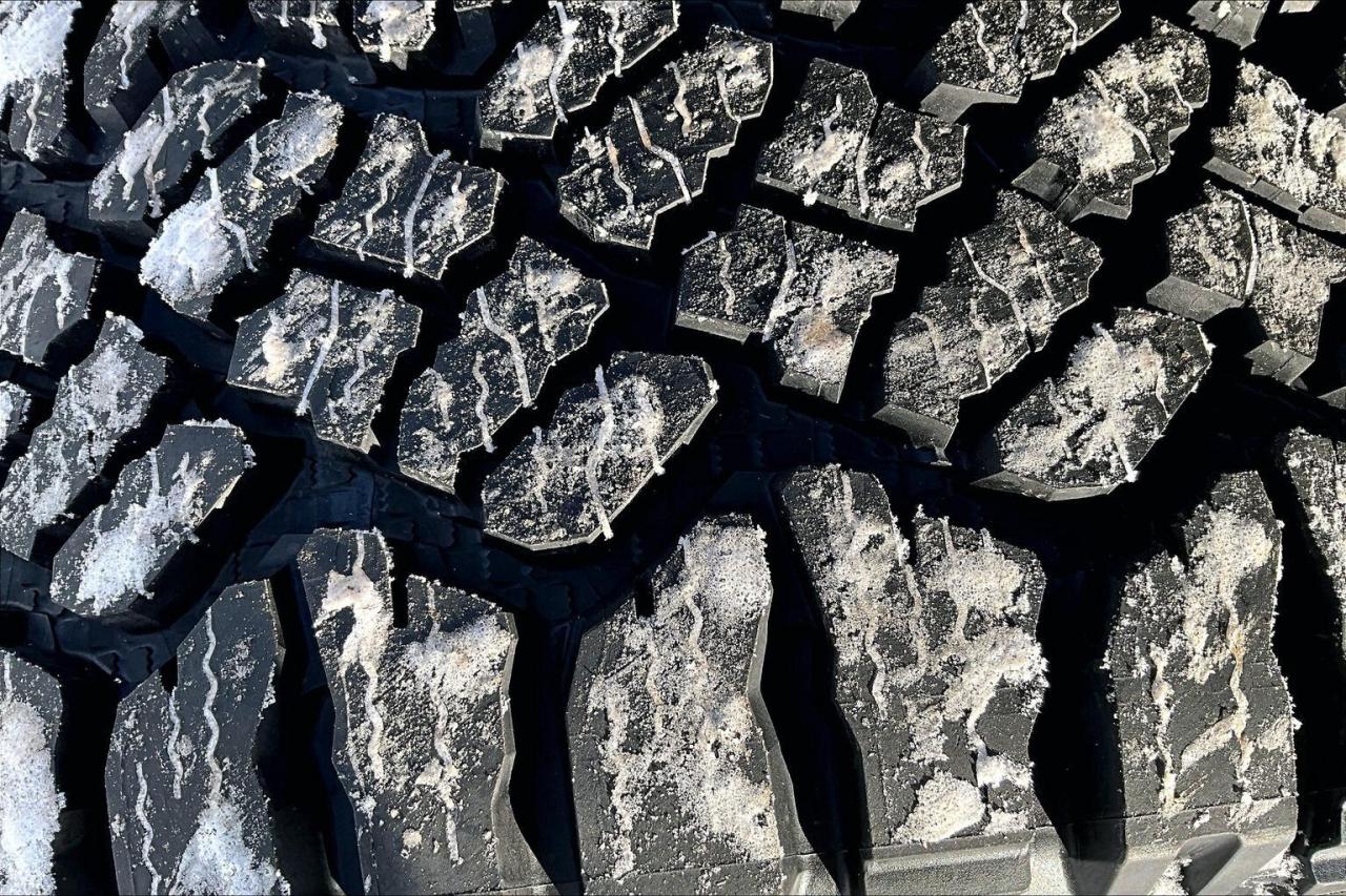 2021 RAM 1500 Classic Night Edition Quad | 6Seat | Liner Cover | 4X4 Photo