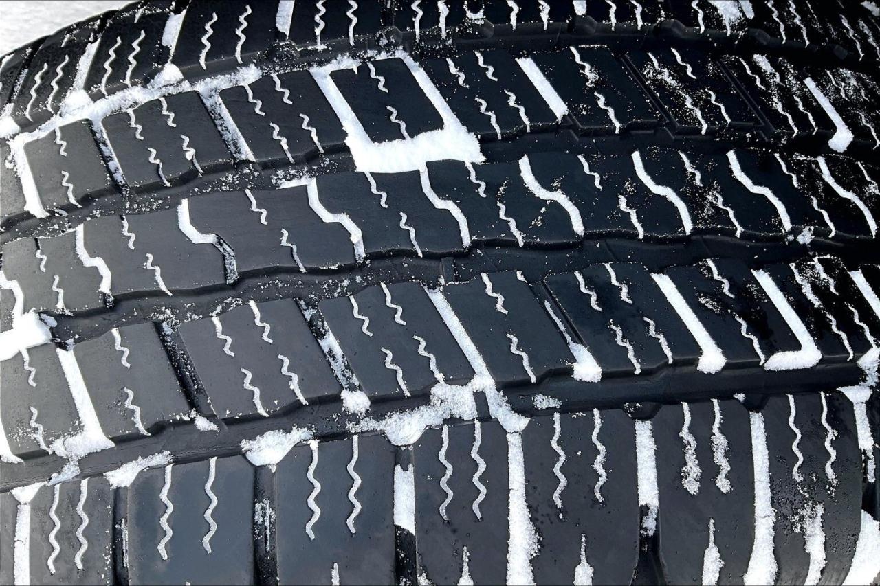 2022 RAM 1500 Classic SLT Plus Crew Cab | 6'4" Bed | Max Tow Pkg | 4X4 Photo