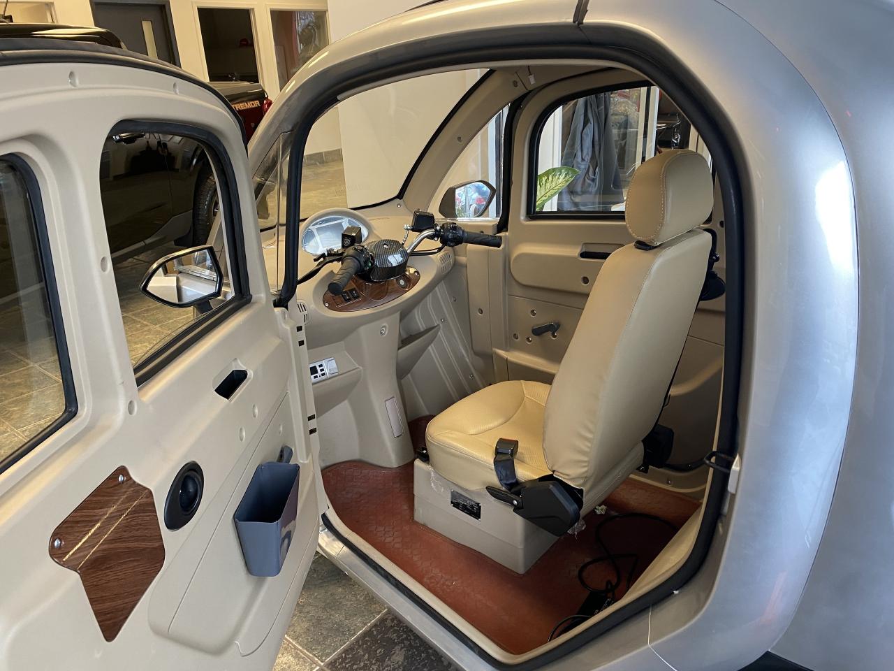 2024 EMMO VIPER MAX MOBILITY VIPER MAX MOBILITY ENCLOSED SCOOTER! - Photo #2