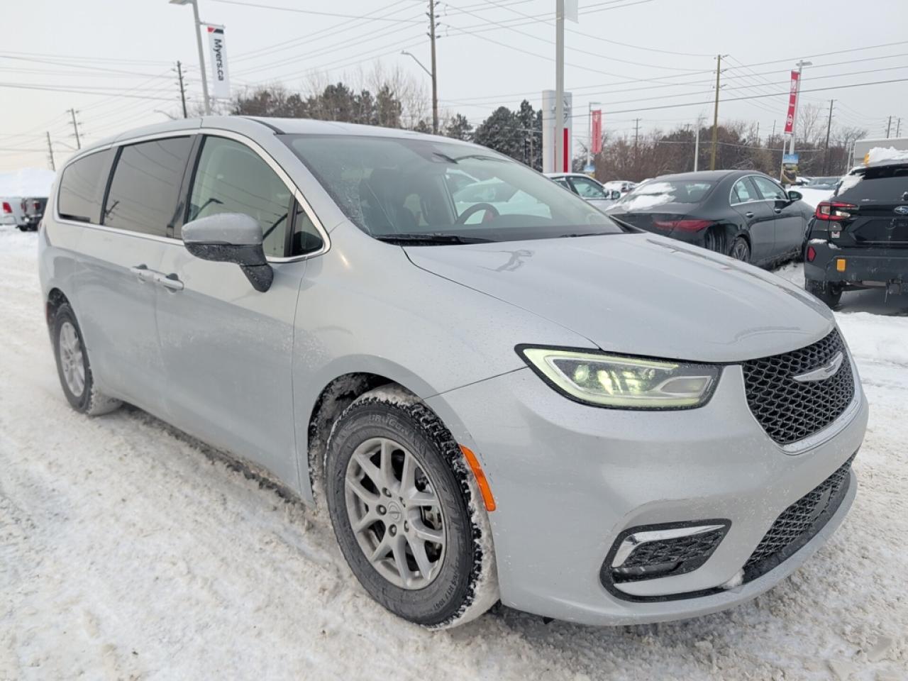 2023 Chrysler Pacifica Touring L  - Apple CarPlay - $99.93 /Wk Photo2