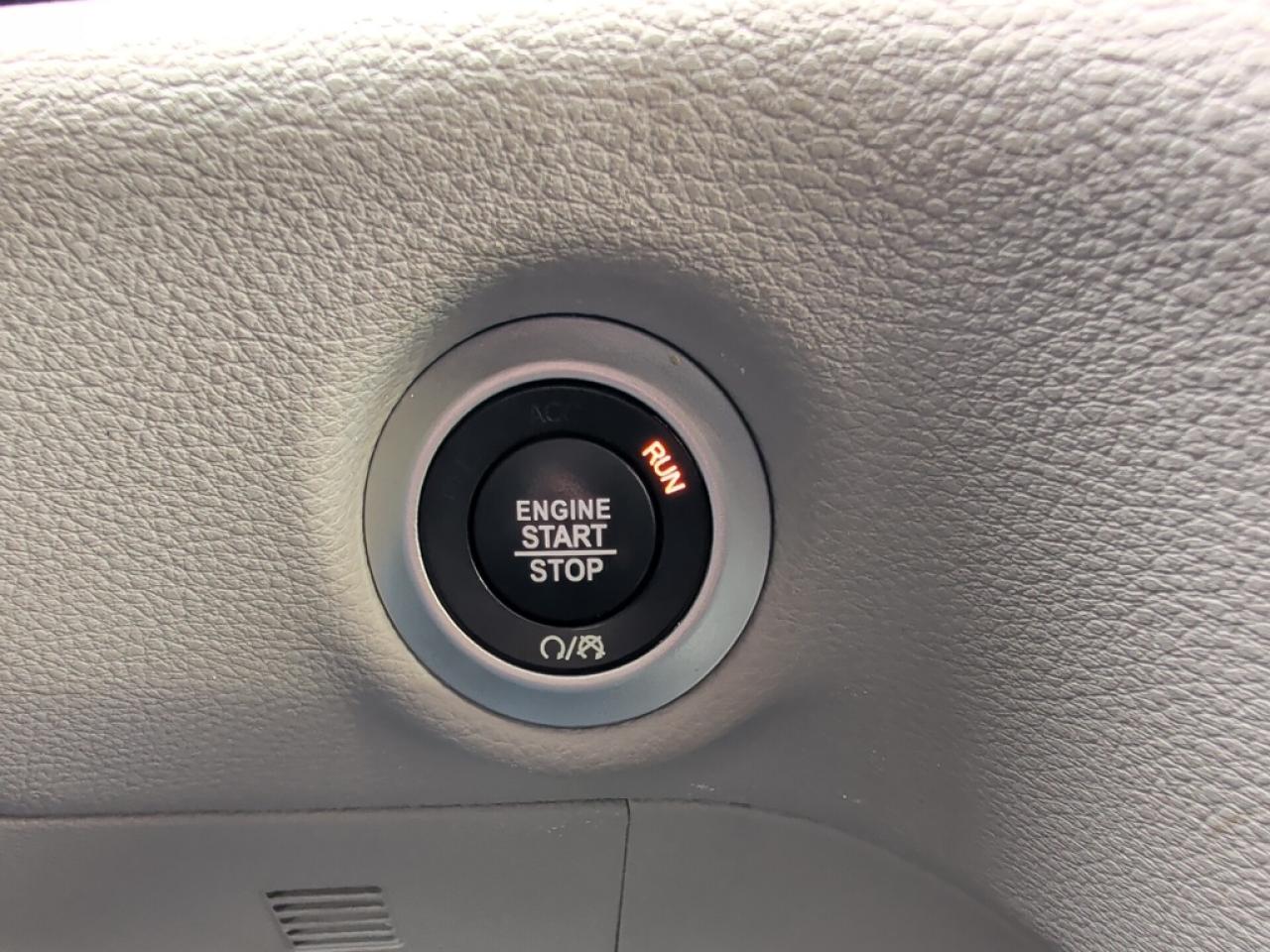 2023 Chrysler Pacifica Touring L  - Apple CarPlay - $99.93 /Wk Photo