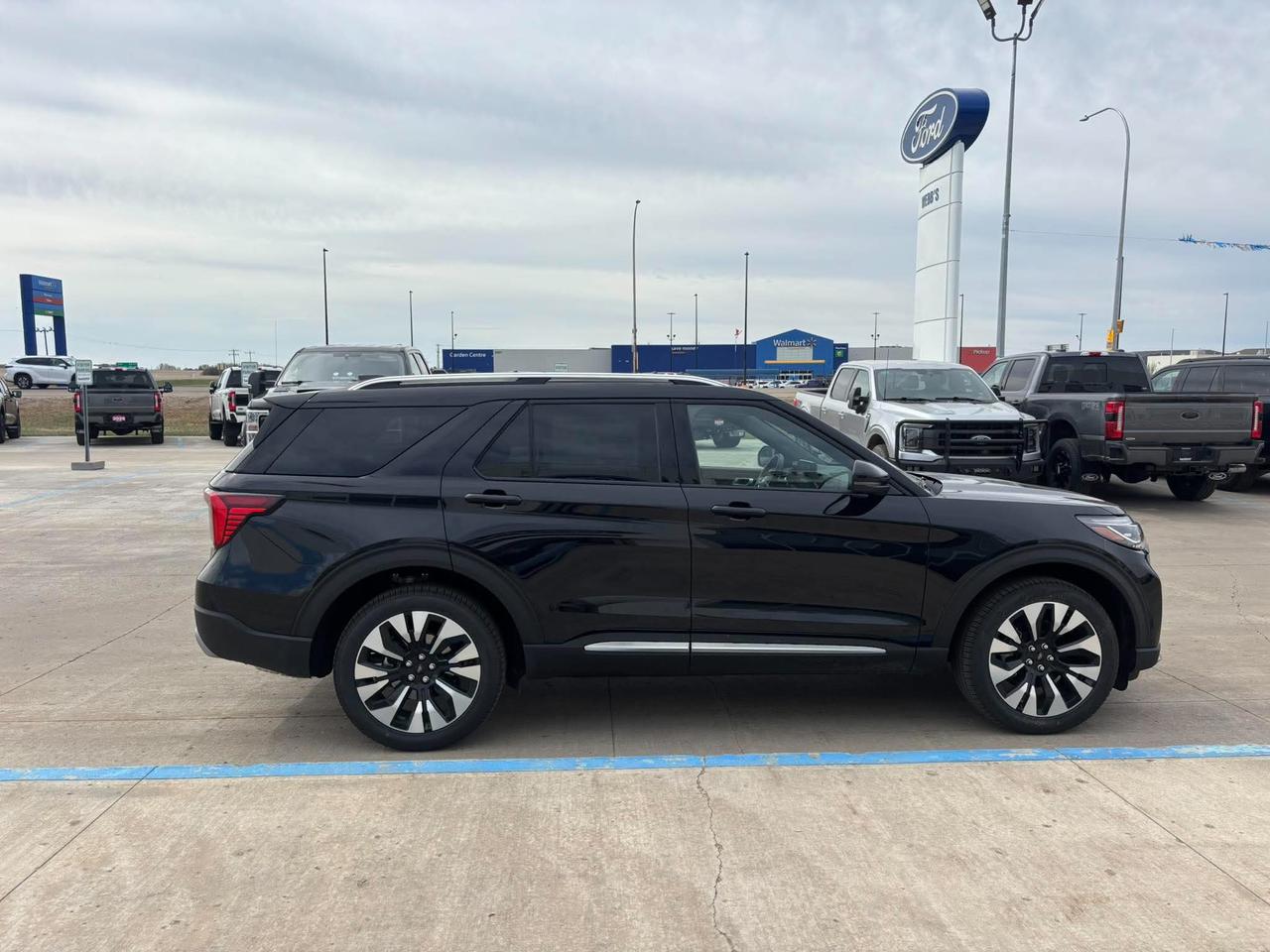 2026 Ford Explorer Platinum 4WD Photo2