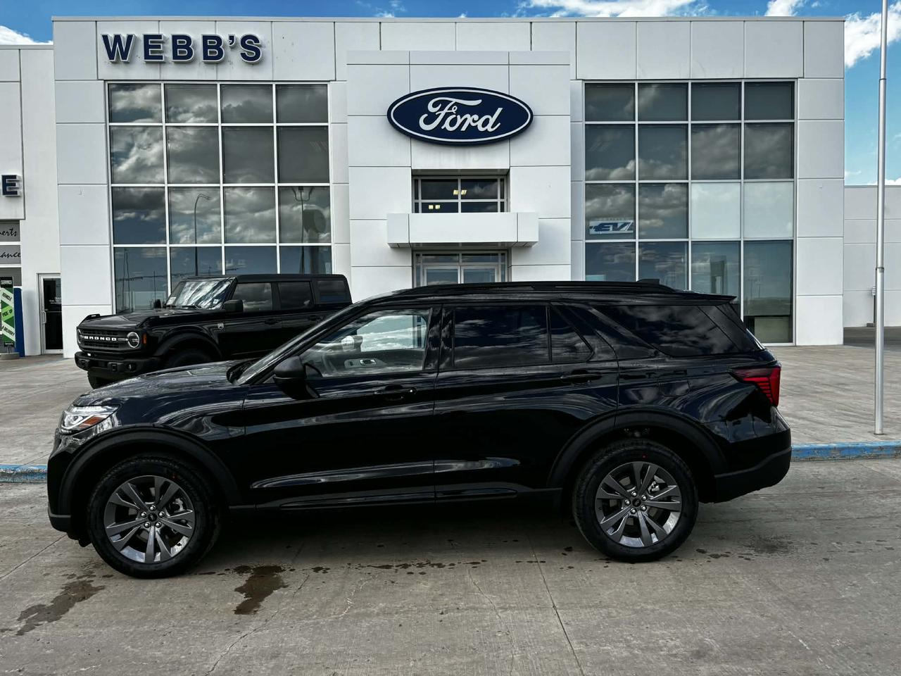 2026 Ford Explorer Active 4WD Photo4