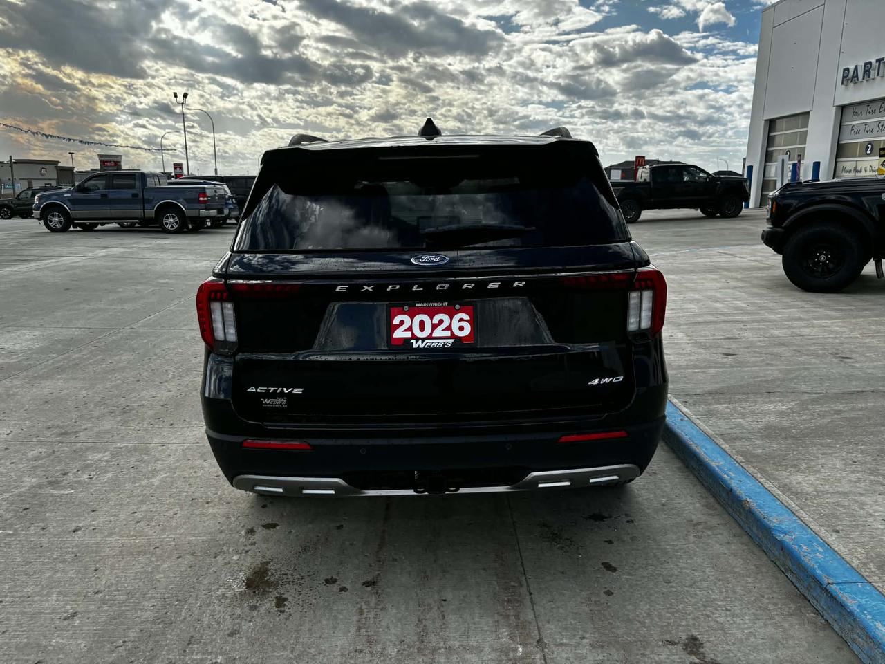 2026 Ford Explorer Active 4WD Photo3