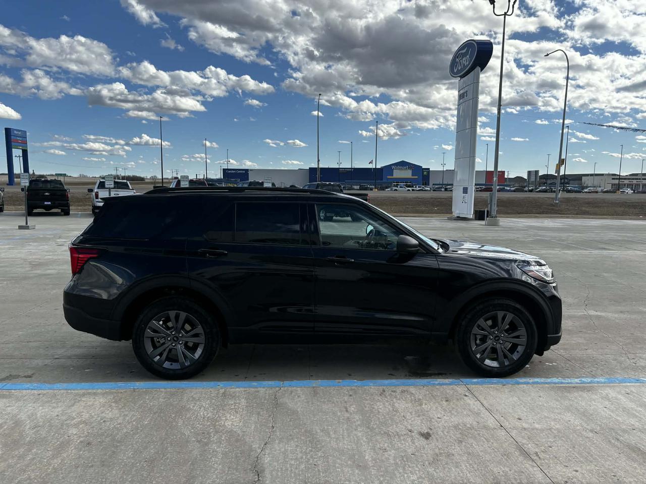 2026 Ford Explorer Active 4WD Photo2