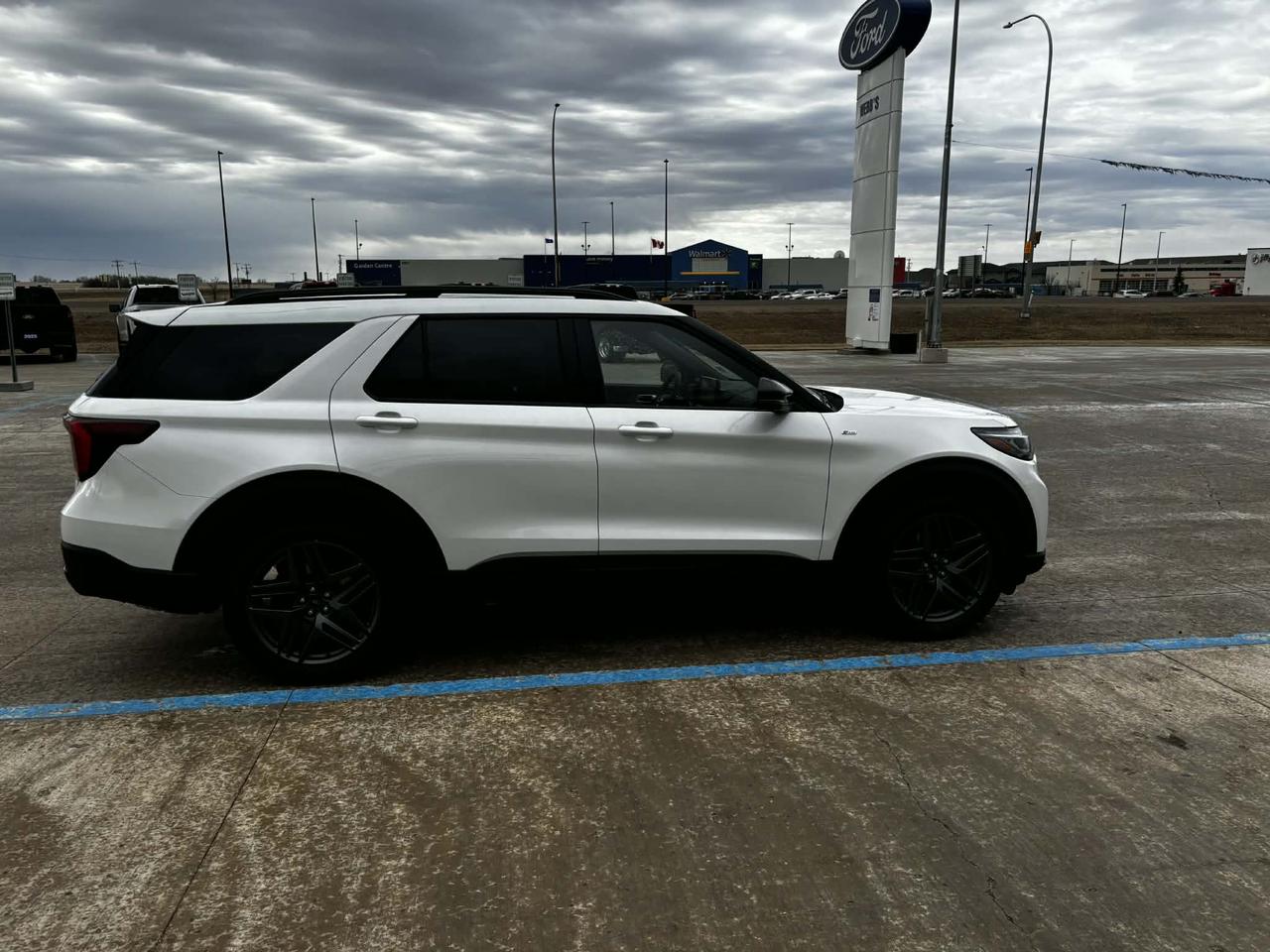 2026 Ford Explorer ST-Line 4WD Photo2