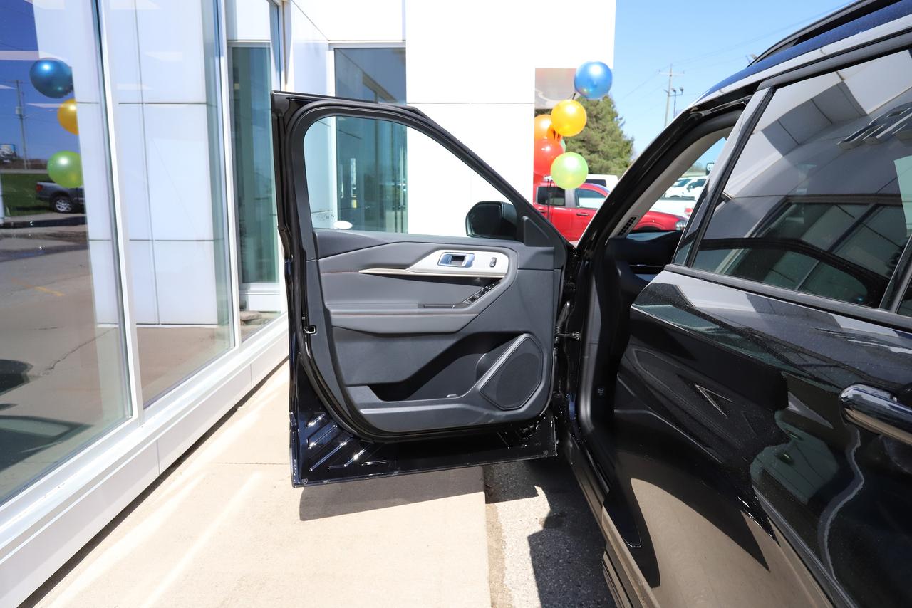 2026 Ford Explorer Active w/200A Pkg 4WD Photo