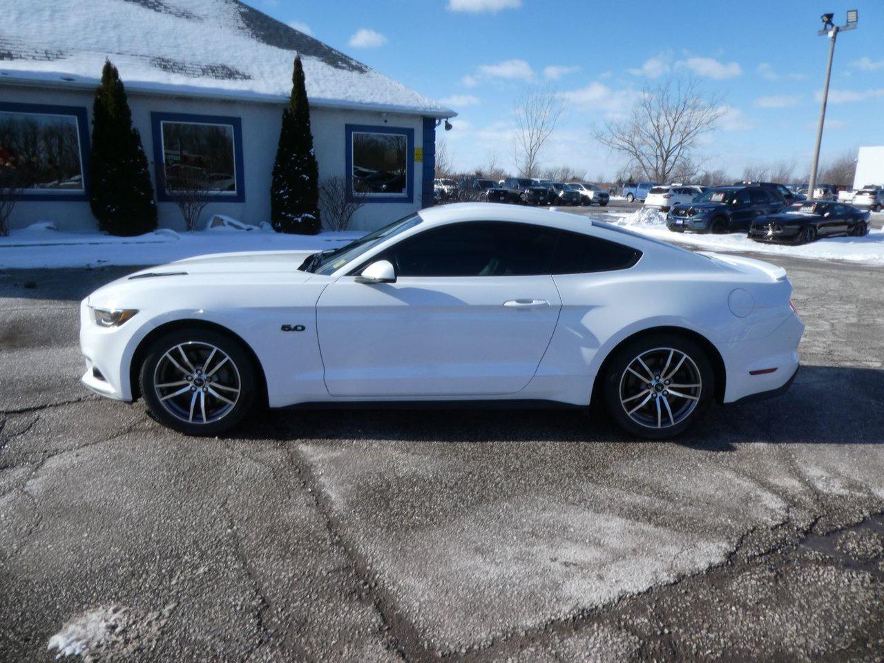 2016 Ford Mustang GT Premium Photo