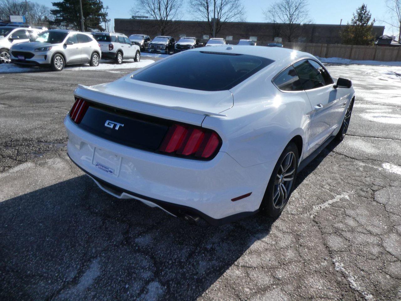 2016 Ford Mustang GT Premium Photo4