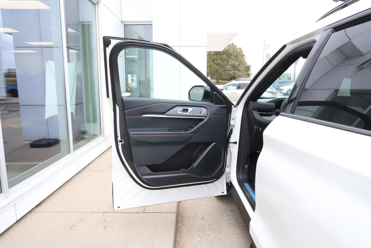 2026 Ford Explorer ST-Line 4WD Photo