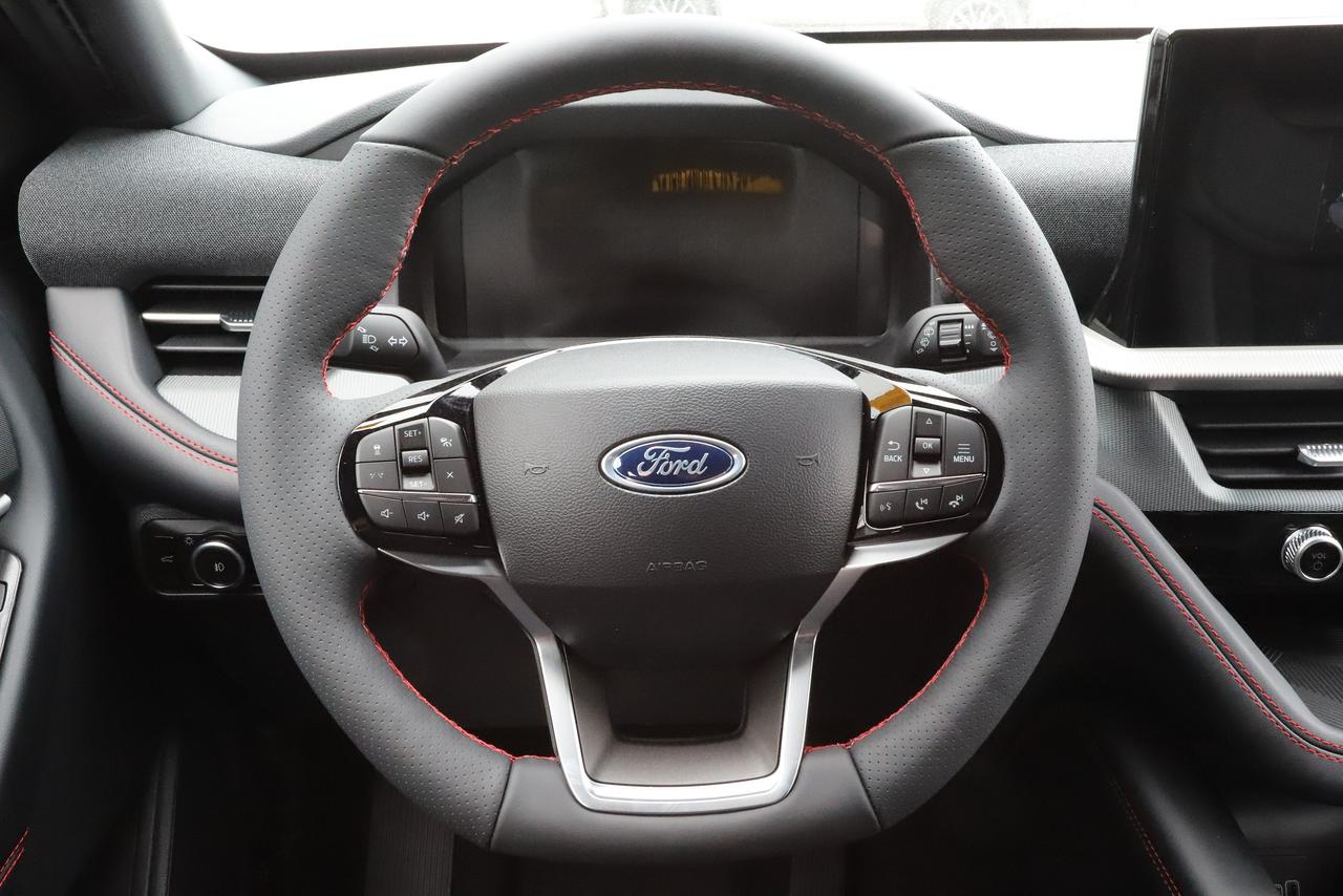 2026 Ford Explorer ST-Line 4WD Photo