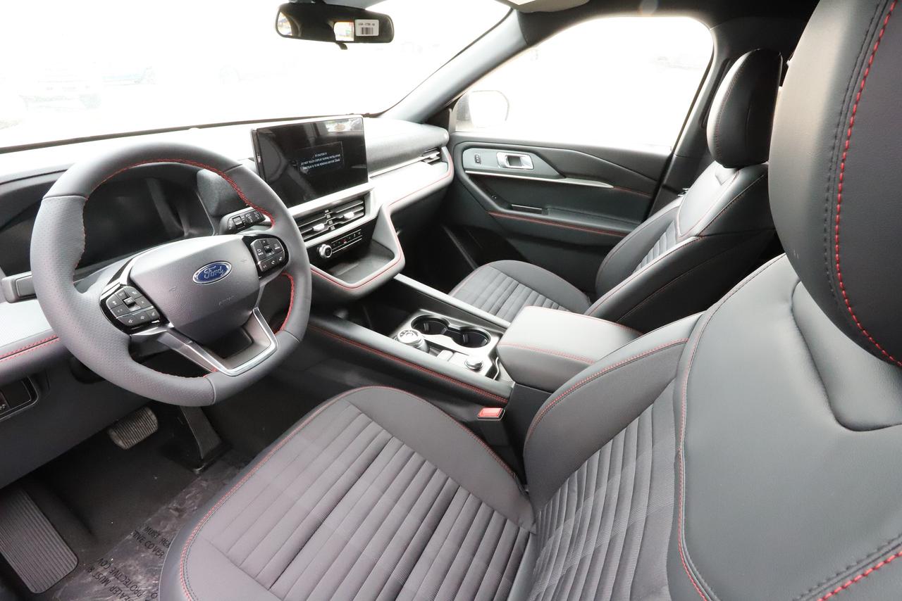 2026 Ford Explorer ST-Line 4WD Photo1