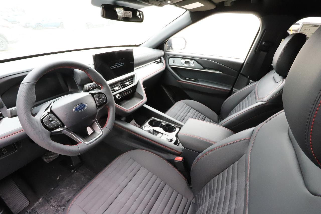 2026 Ford Explorer ST-Line 4WD Photo1