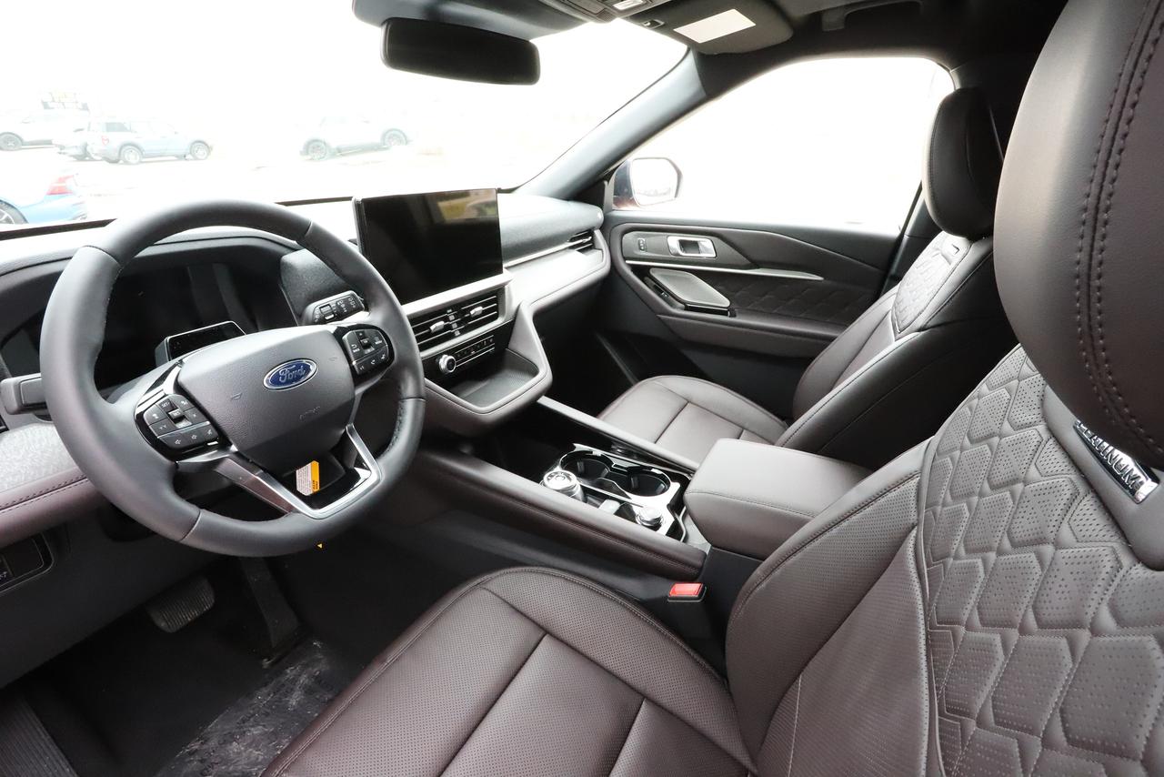 2026 Ford Explorer Platinum 4WD Photo1