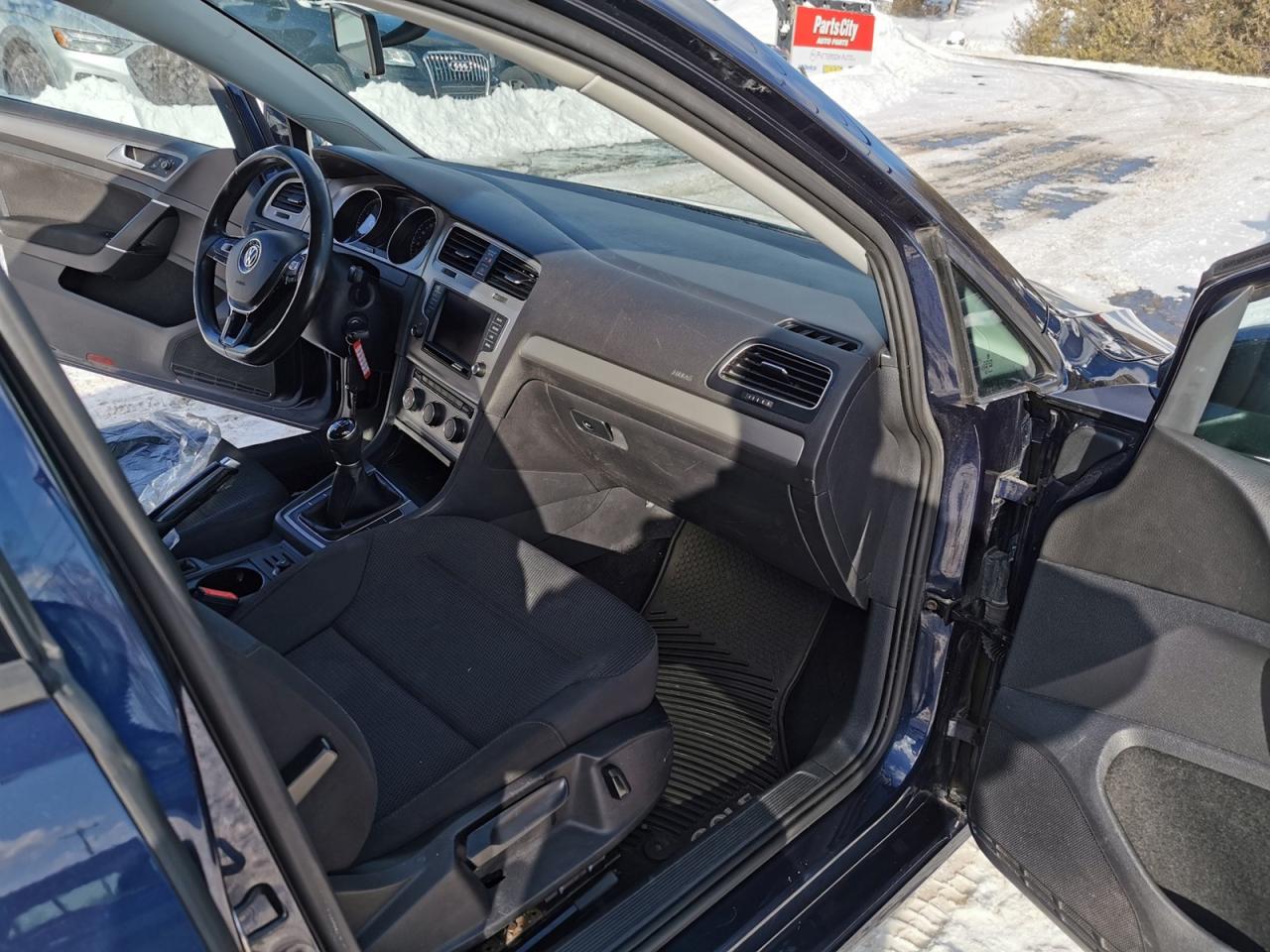 2016 Volkswagen Golf COMFORTLINE Photo