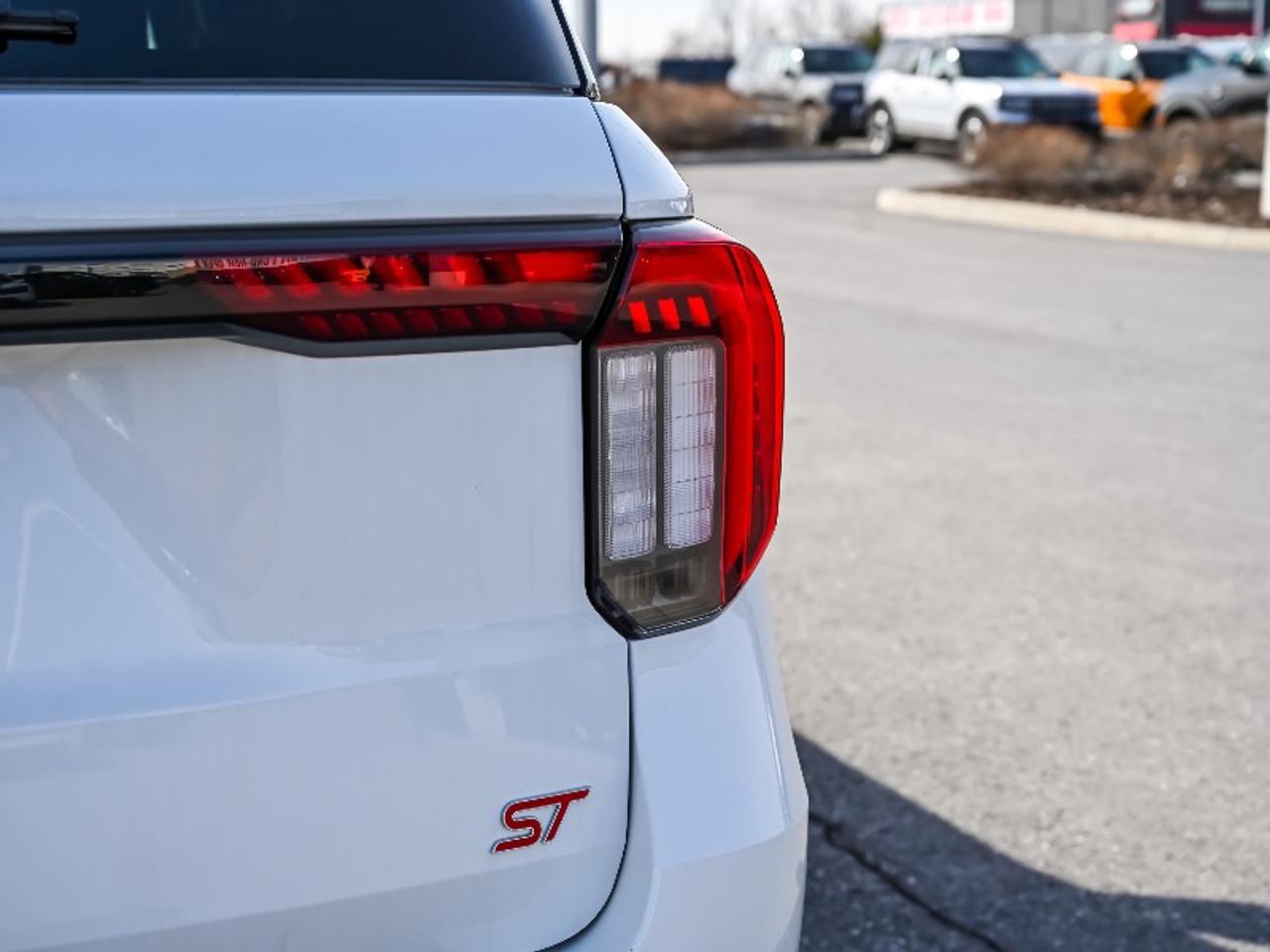 2026 Ford Explorer ST Photo4