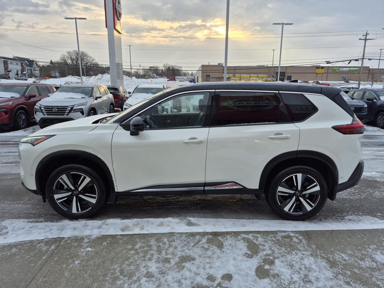 2023 Nissan Rogue SL AWD LEATHER, NAVIGATION, PANORAMIC MOONROOF Photo