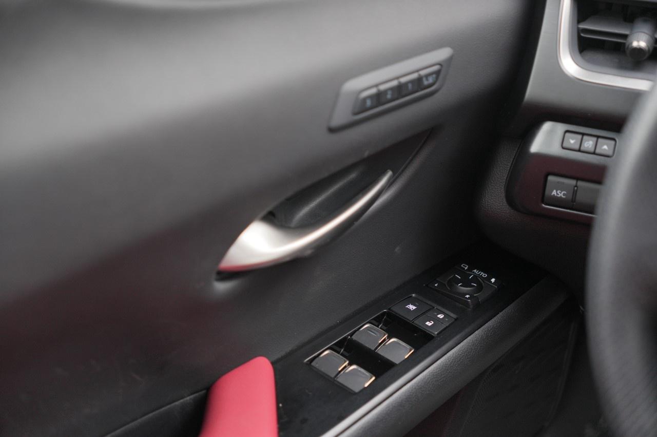 2023 Lexus UX CVT Photo