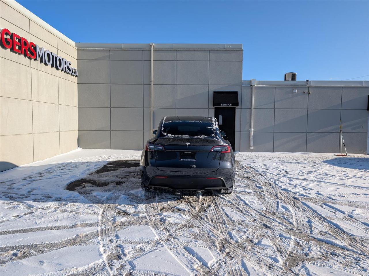 2024 Tesla Model Y STANDARD Photo2