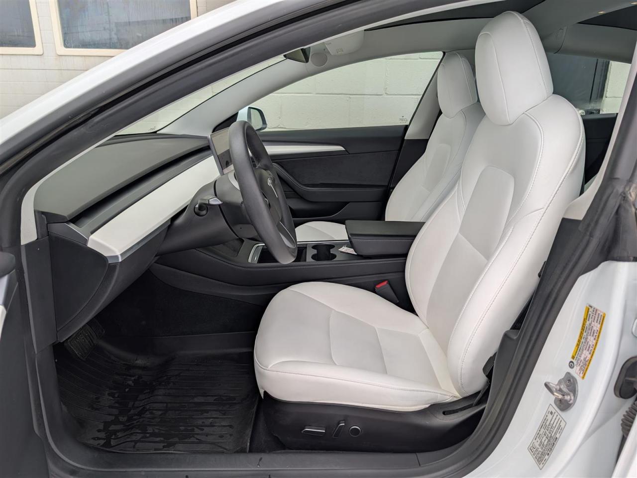2022 Tesla Model 3 STANDARD - WHITE INTERIOR Photo
