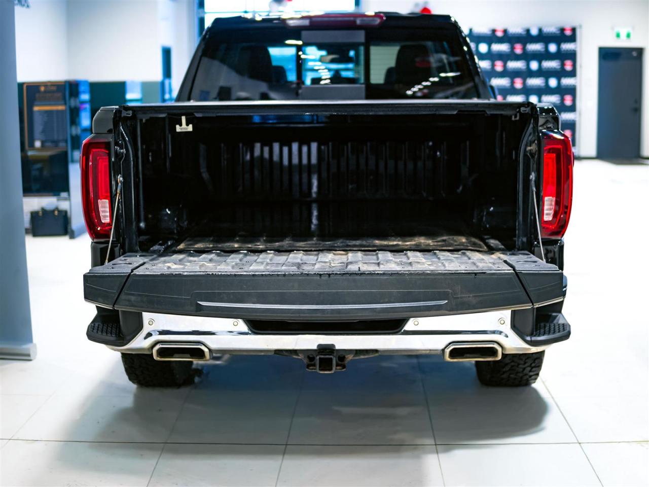 2023 GMC Sierra 1500 SLT CREW 6.2 8CYL | SUNROOF | LEATHER Photo