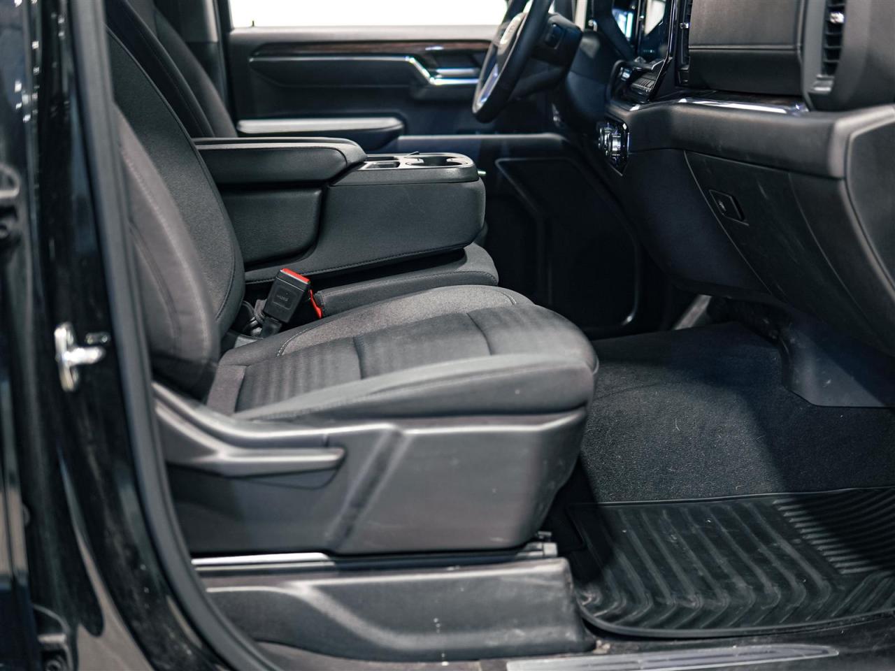 2023 GMC Sierra 1500 SLE CREW CAB 4WD | 5.3 V8 | NO ACCIDENTS Photo