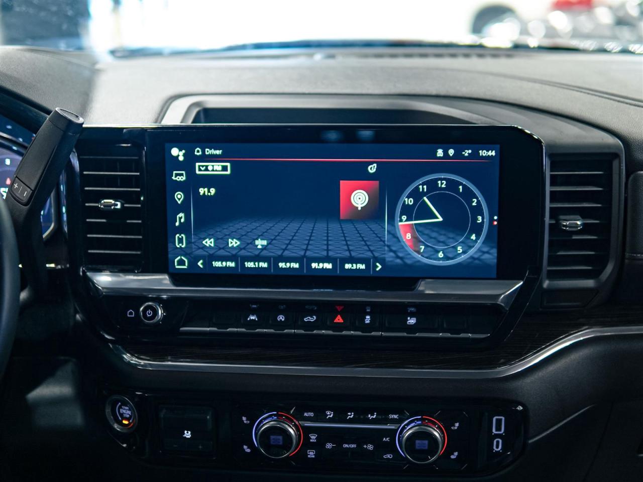 2023 GMC Sierra 1500 SLE CREW CAB 4WD | 5.3 V8 | NO ACCIDENTS Photo