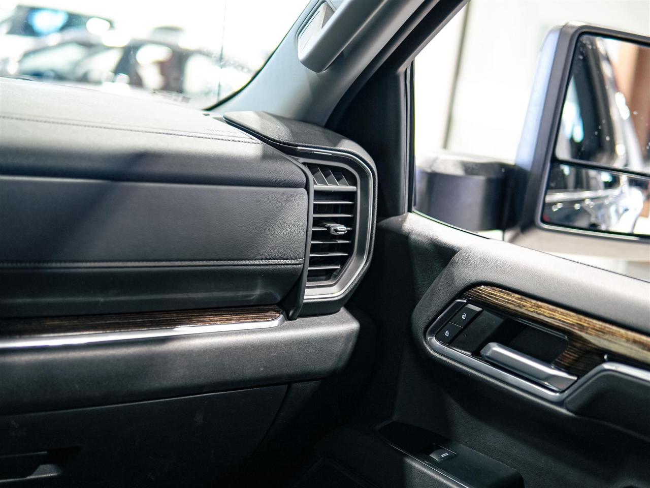 2023 GMC Sierra 1500 SLE CREW CAB 4WD | 5.3 V8 | NO ACCIDENTS Photo