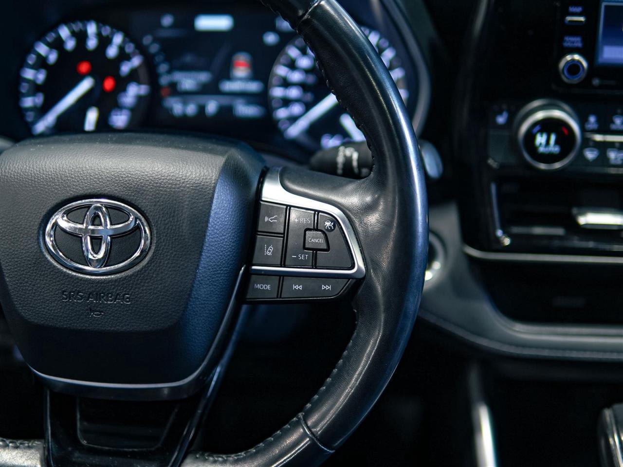 2020 Toyota Highlander XLE | AWD | NO ACCIDENTS | LEATHER | SUNROOF Photo