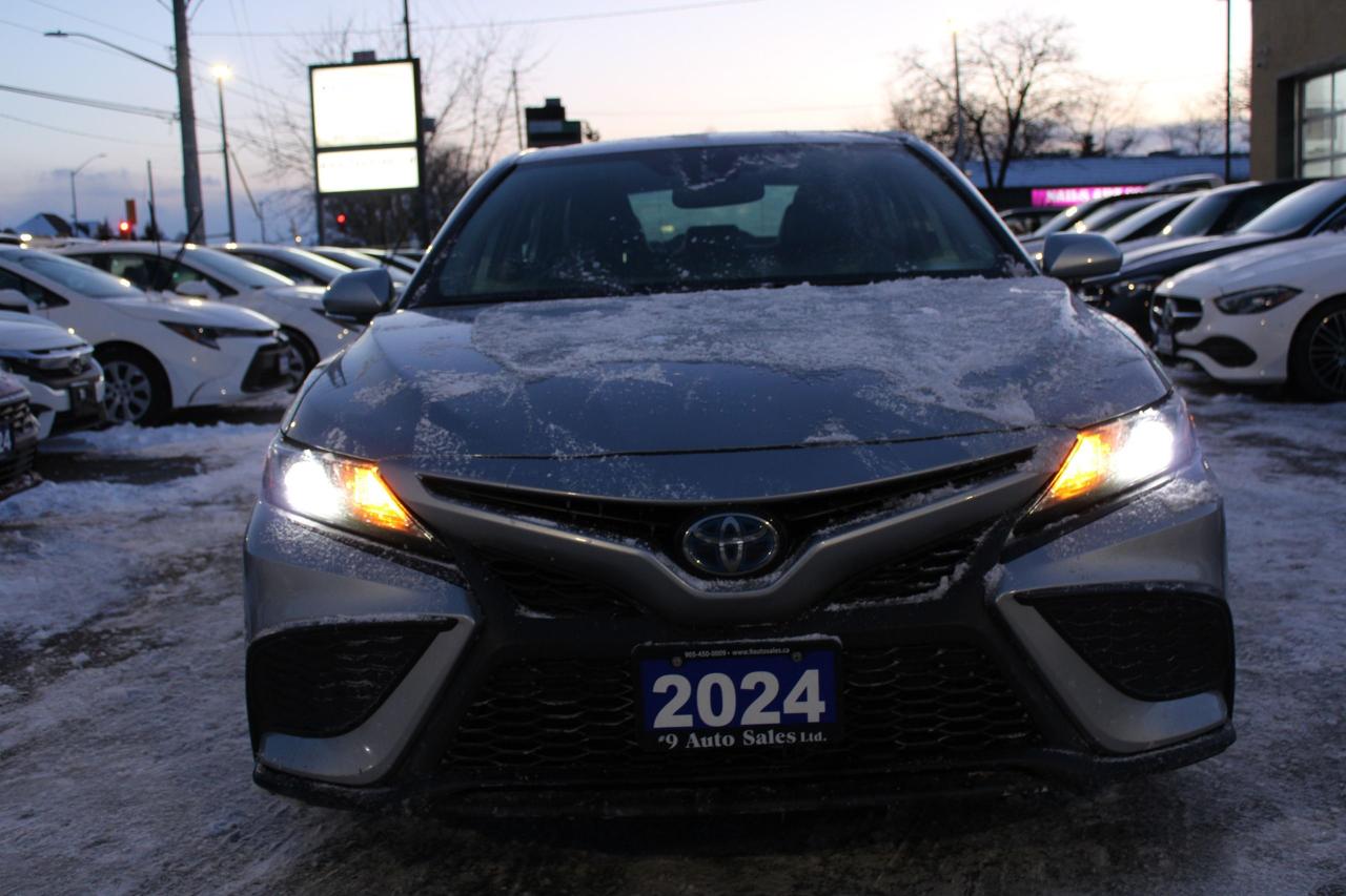 2024 Toyota Camry HYBRID SE Photo