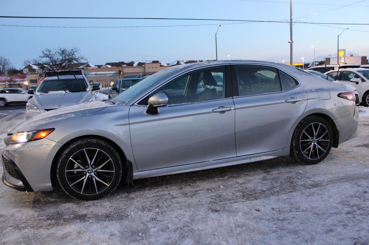 2024 Toyota Camry HYBRID SE Photo3