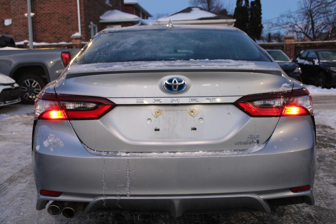 2024 Toyota Camry HYBRID SE Photo