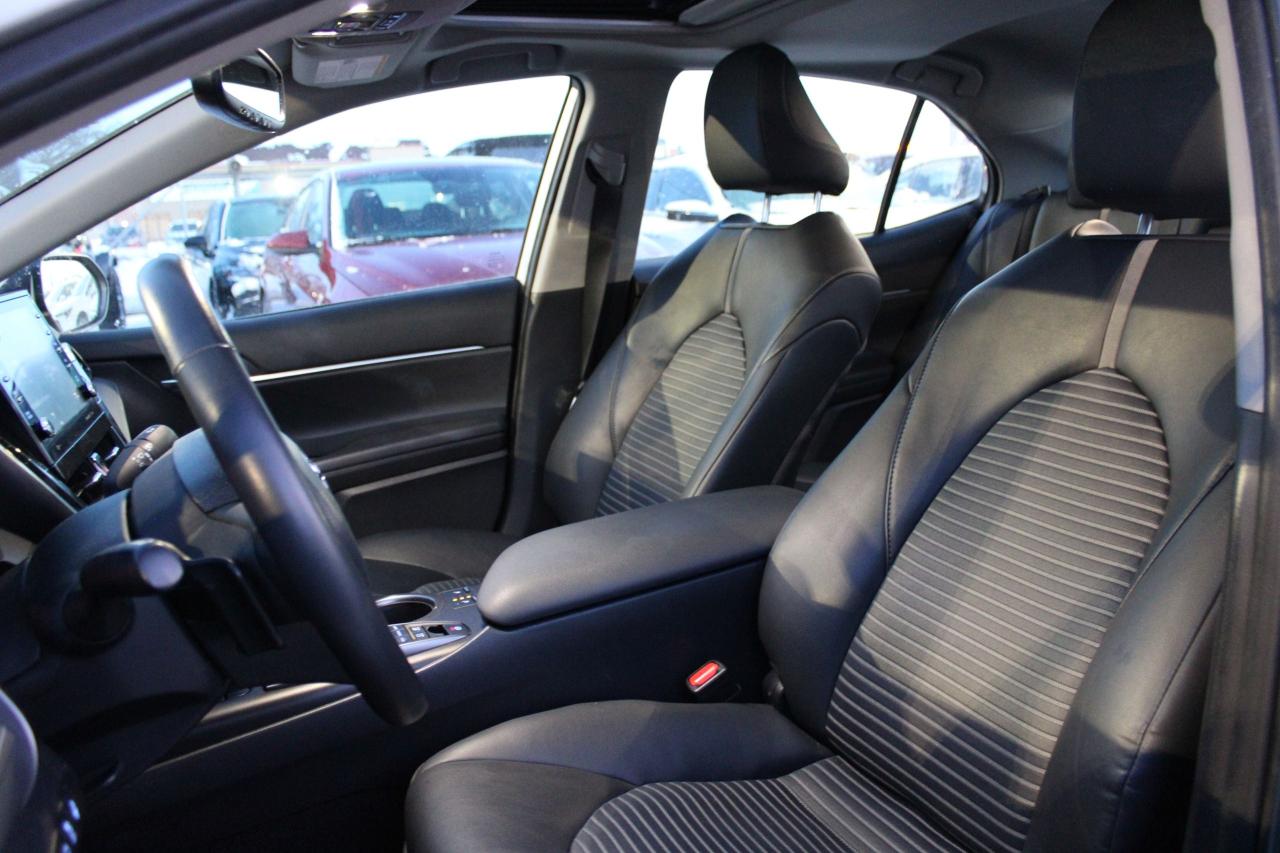 2024 Toyota Camry HYBRID SE Photo