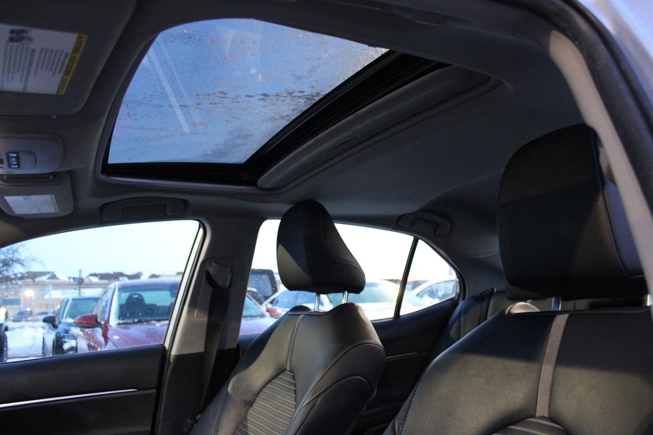 2024 Toyota Camry HYBRID SE Photo