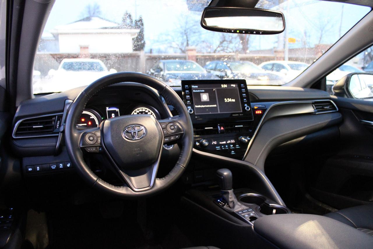 2024 Toyota Camry HYBRID SE Photo