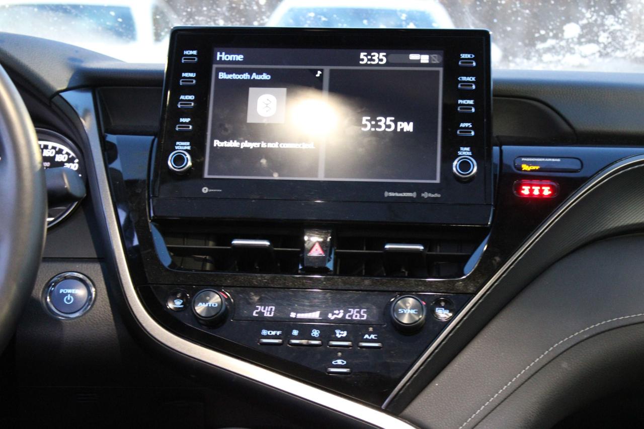 2024 Toyota Camry HYBRID SE Photo