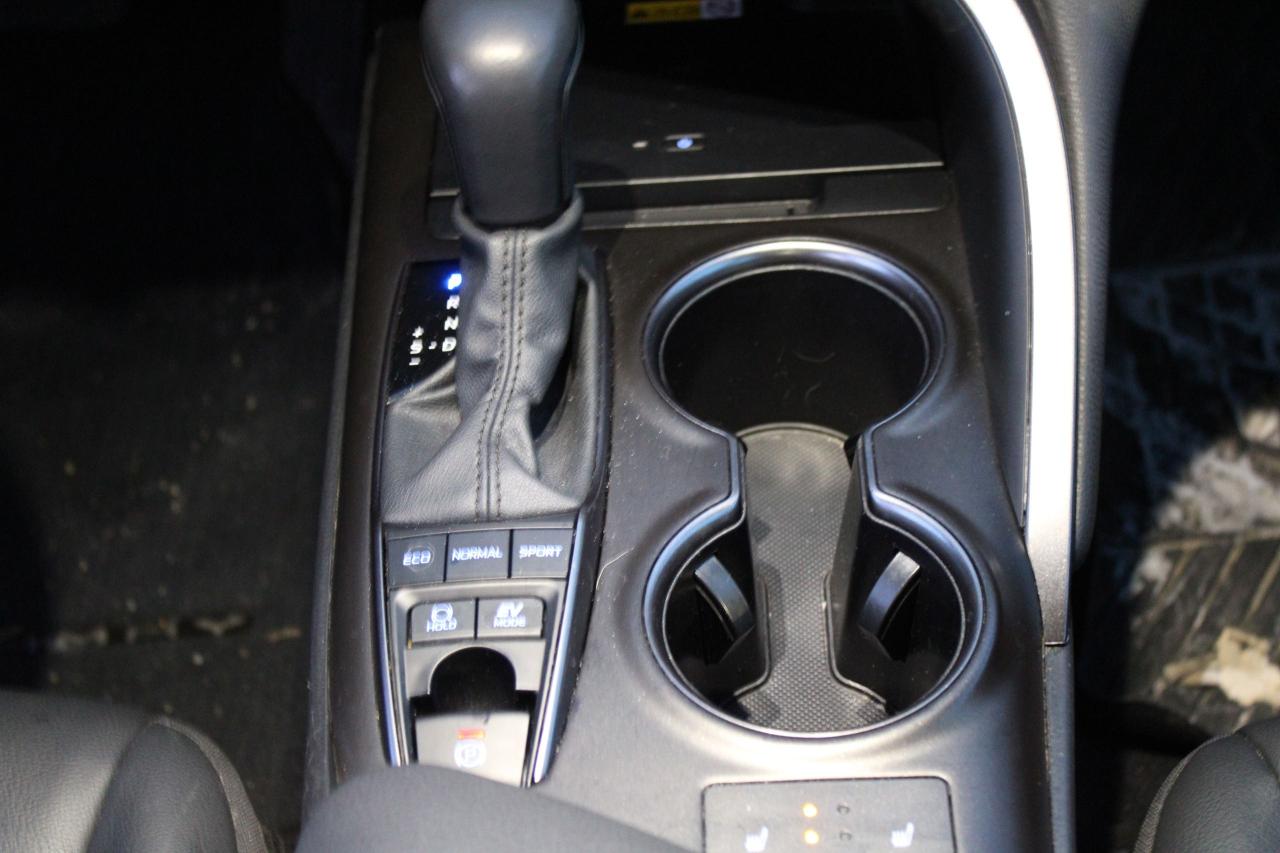 2024 Toyota Camry HYBRID SE Photo