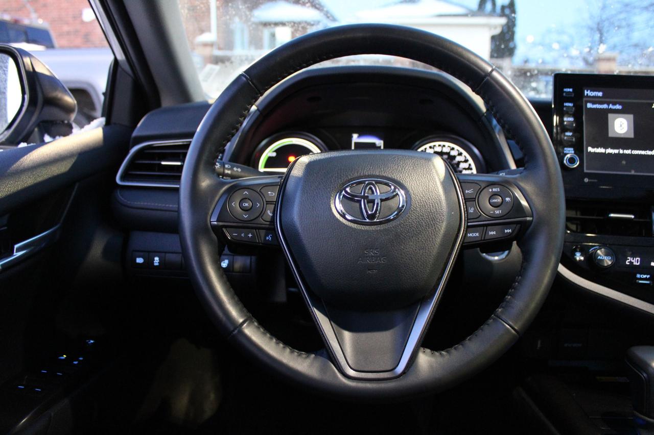 2024 Toyota Camry HYBRID SE Photo