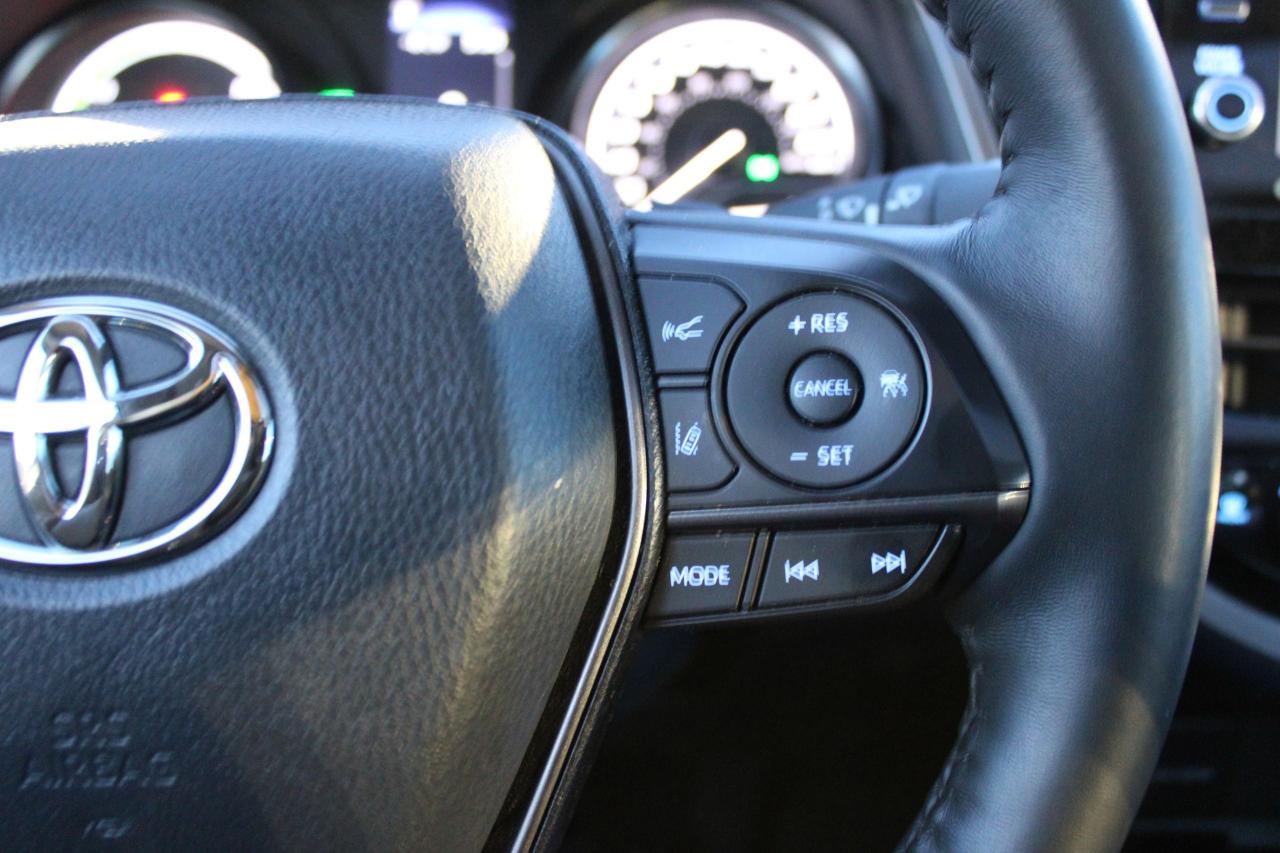 2024 Toyota Camry HYBRID SE Photo