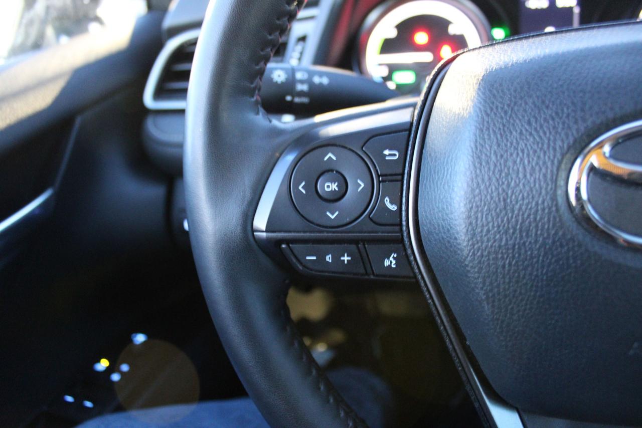 2024 Toyota Camry HYBRID SE Photo