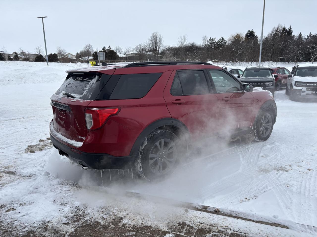 2021 Ford Explorer XLT, LOCAL TRADE, SPORT APPEARANCE PACK, 20" RIMS! Photo3
