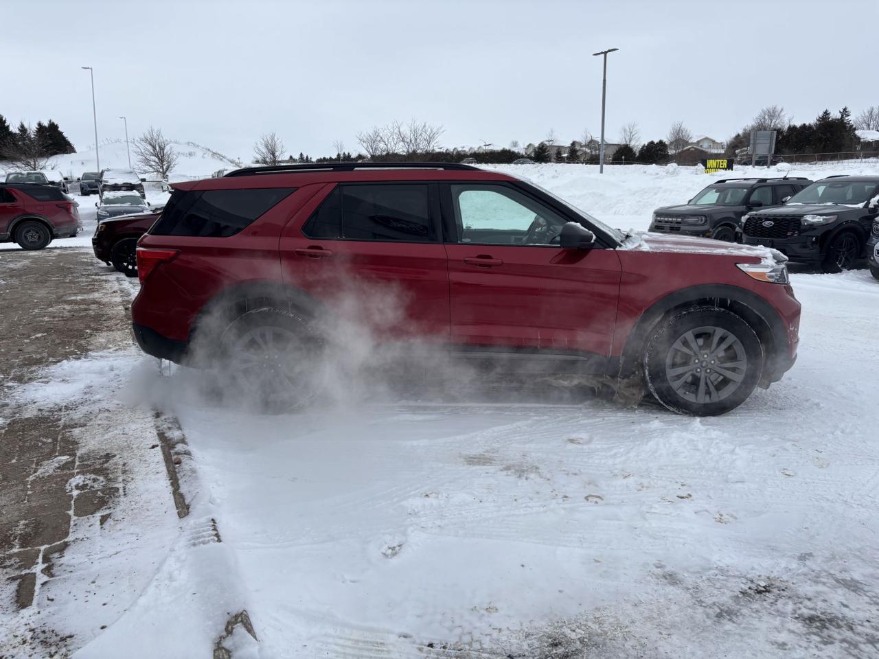 2021 Ford Explorer XLT, LOCAL TRADE, SPORT APPEARANCE PACK, 20" RIMS! Photo2