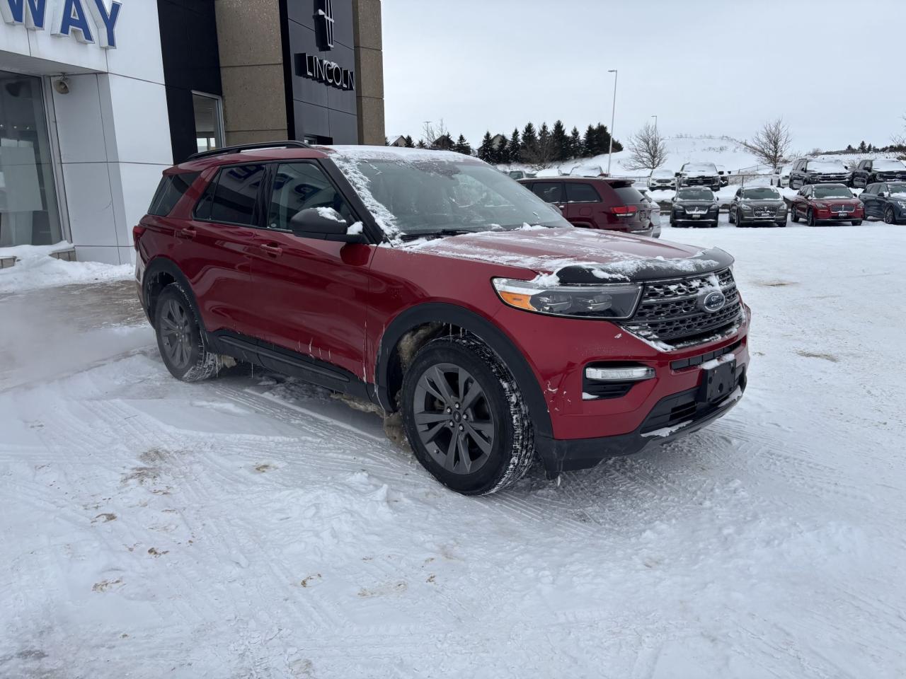 2021 Ford Explorer XLT, LOCAL TRADE, SPORT APPEARANCE PACK, 20" RIMS! Photo