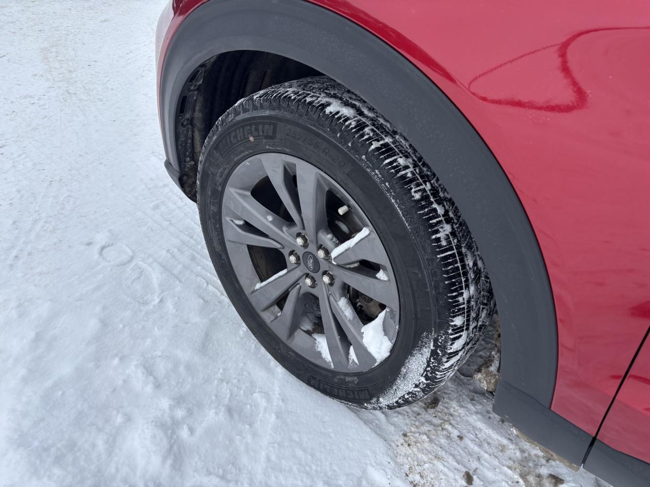 2021 Ford Explorer XLT, LOCAL TRADE, SPORT APPEARANCE PACK, 20" RIMS! Photo