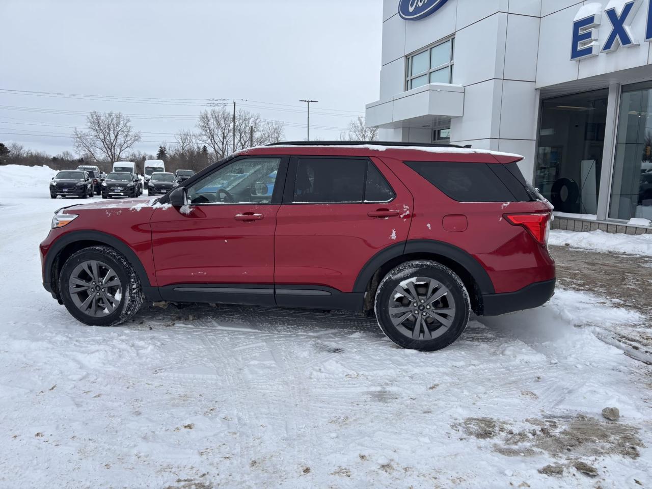 2021 Ford Explorer XLT, LOCAL TRADE, SPORT APPEARANCE PACK, 20" RIMS! Photo