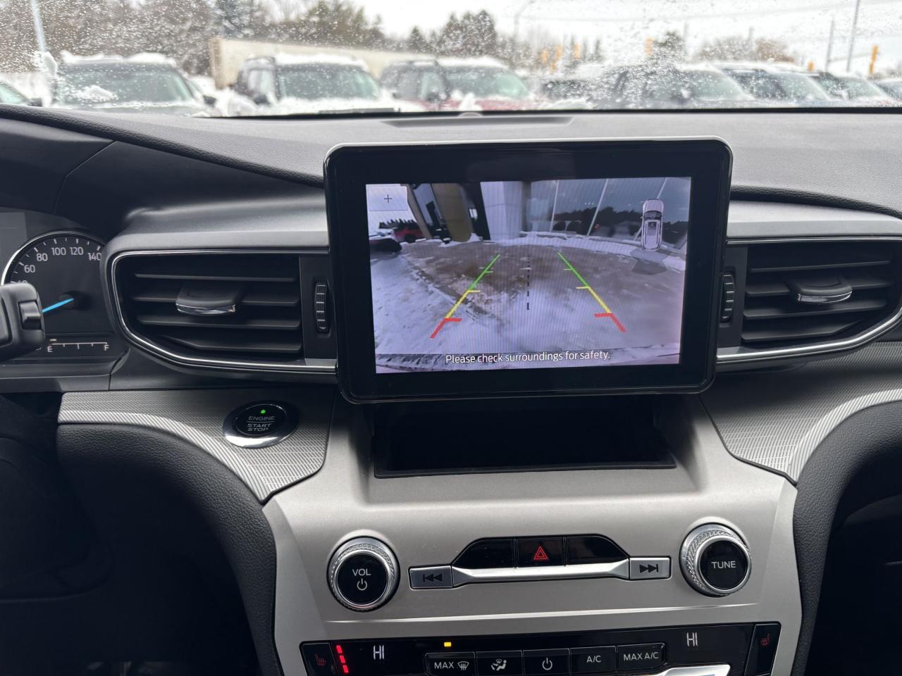 2021 Ford Explorer XLT, LOCAL TRADE, SPORT APPEARANCE PACK, 20" RIMS! Photo