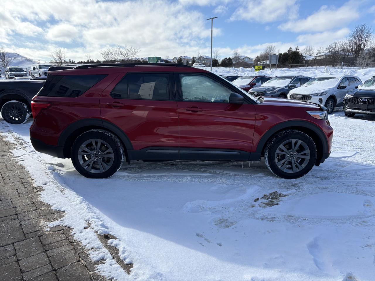 2021 Ford Explorer XLT, LOCAL TRADE, SPORT APPEARANCE PACK, 20" RIMS! Photo3