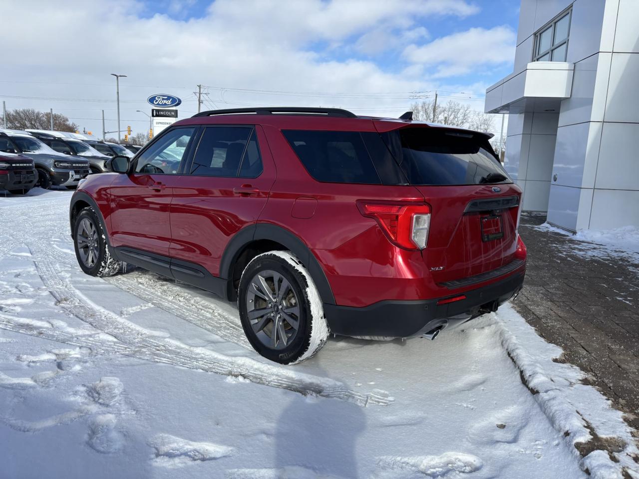 2021 Ford Explorer XLT, LOCAL TRADE, SPORT APPEARANCE PACK, 20" RIMS! Photo4