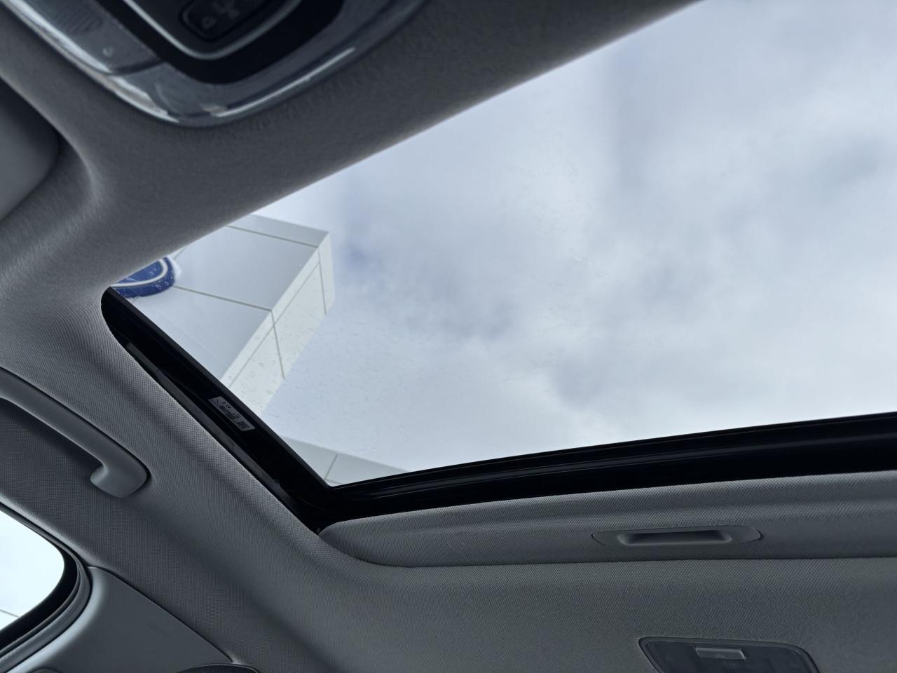 2023 Hyundai Elantra HYBRID, LUXURY, LEATHER, ROOF, LOADED! Photo